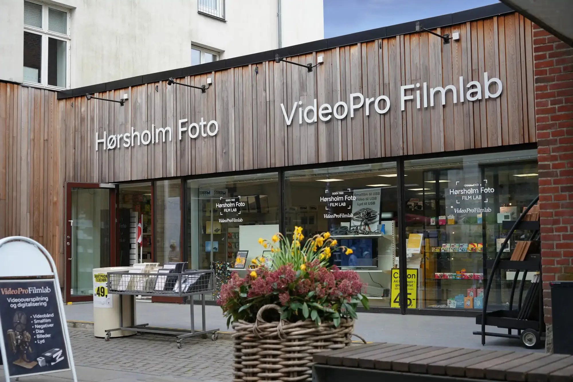 Butikken på Hovedgaden 10 med skiltene for Hørsholm Foto og VideoPro over vinduerne